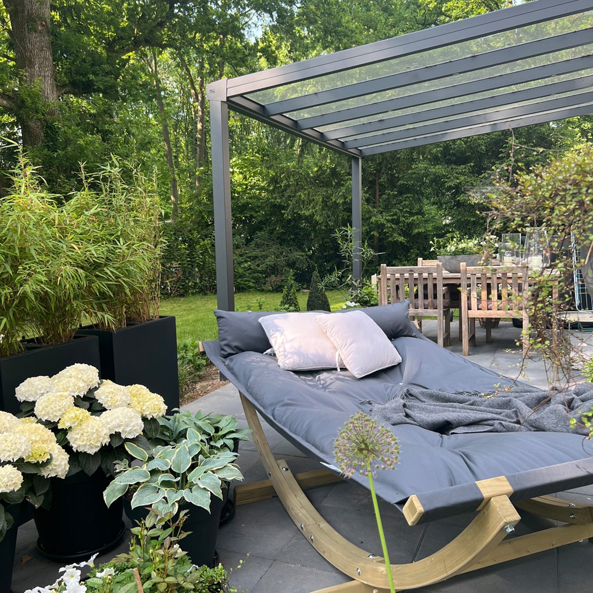 Amazonas Lounge Bed Set